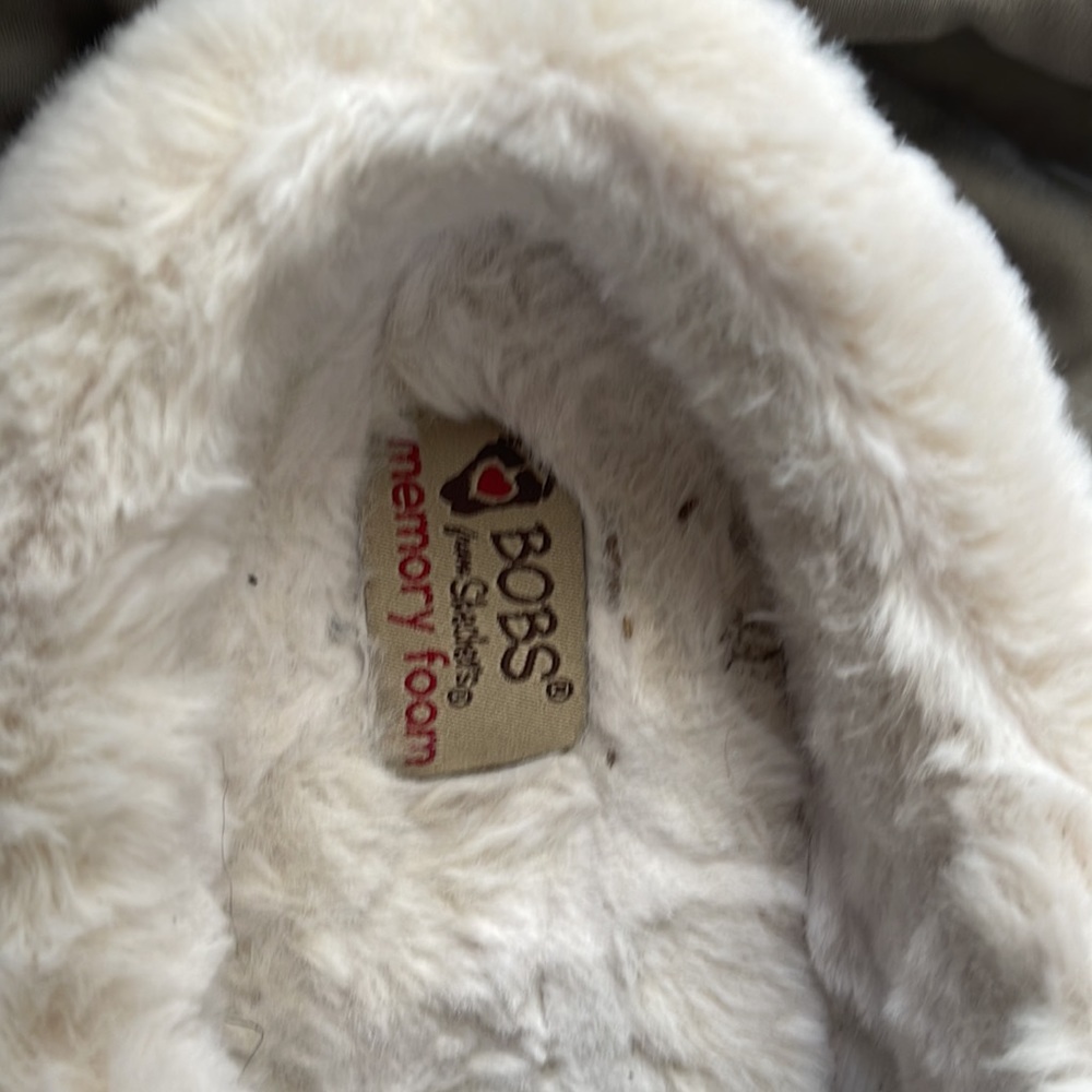 Sketcher Bob’s Memory Foam Slippers Size 9 - image 5